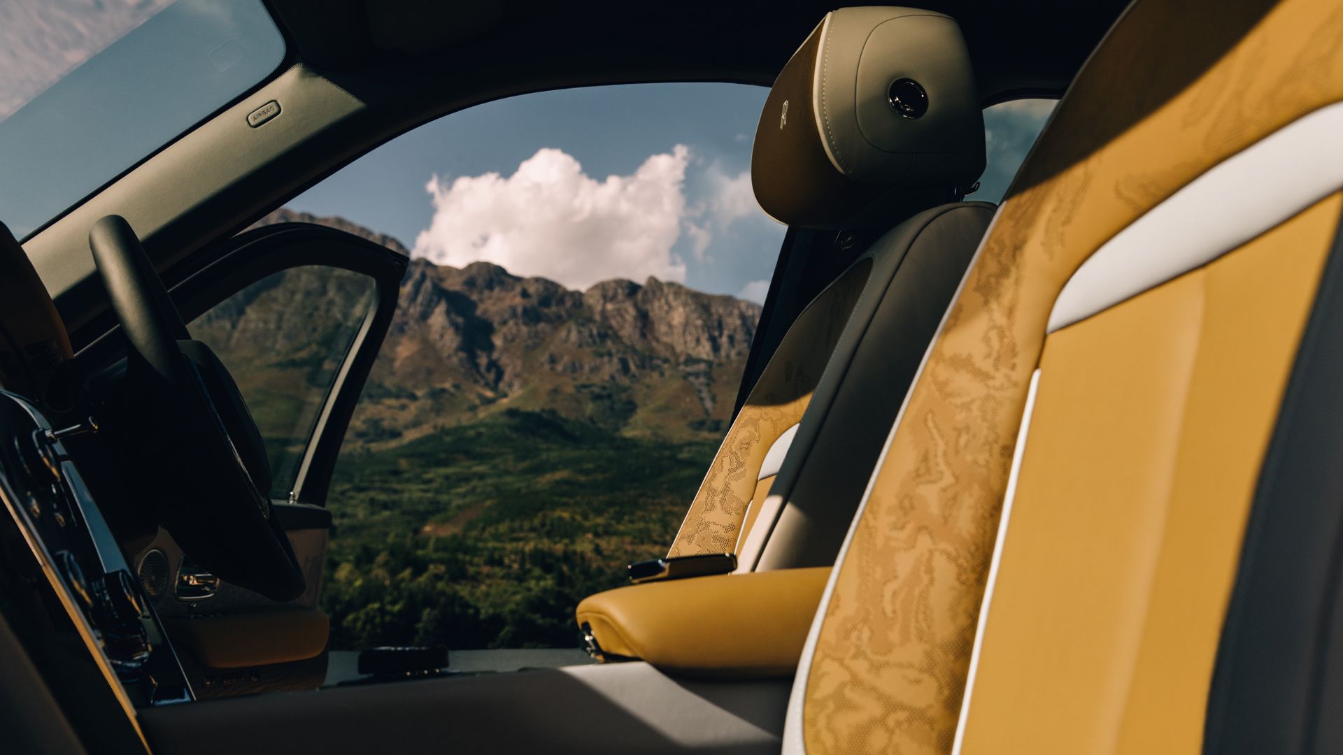Rolls-Royce Cullinan. Detale we wnętrzu