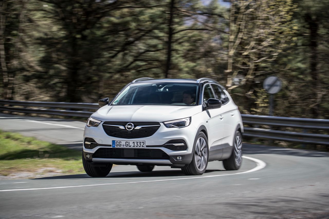 Opel Grandland X z jeszcze mocniejszym silnikiem. Teraz bardziej dla konserwatystów