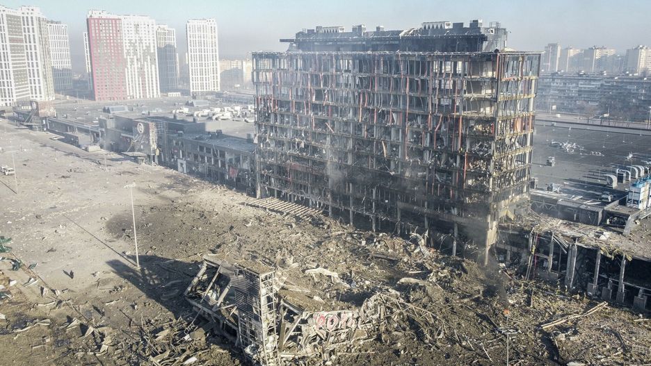 Siły rosyjskie doszczętnie zniszczyły centrum handlowe w Kijowie