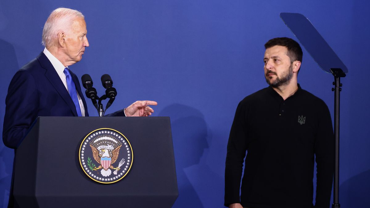 Joe Biden i Wołodymyr Zełenski. Zielone światło dla Ukrainy