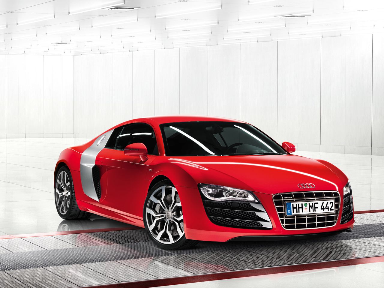 Najszybszy czas przejazdu zarejestrowany dla Audi R8 V10 wynosi 7:44 i został ustanowiony przez kierowcę Sport Auto.