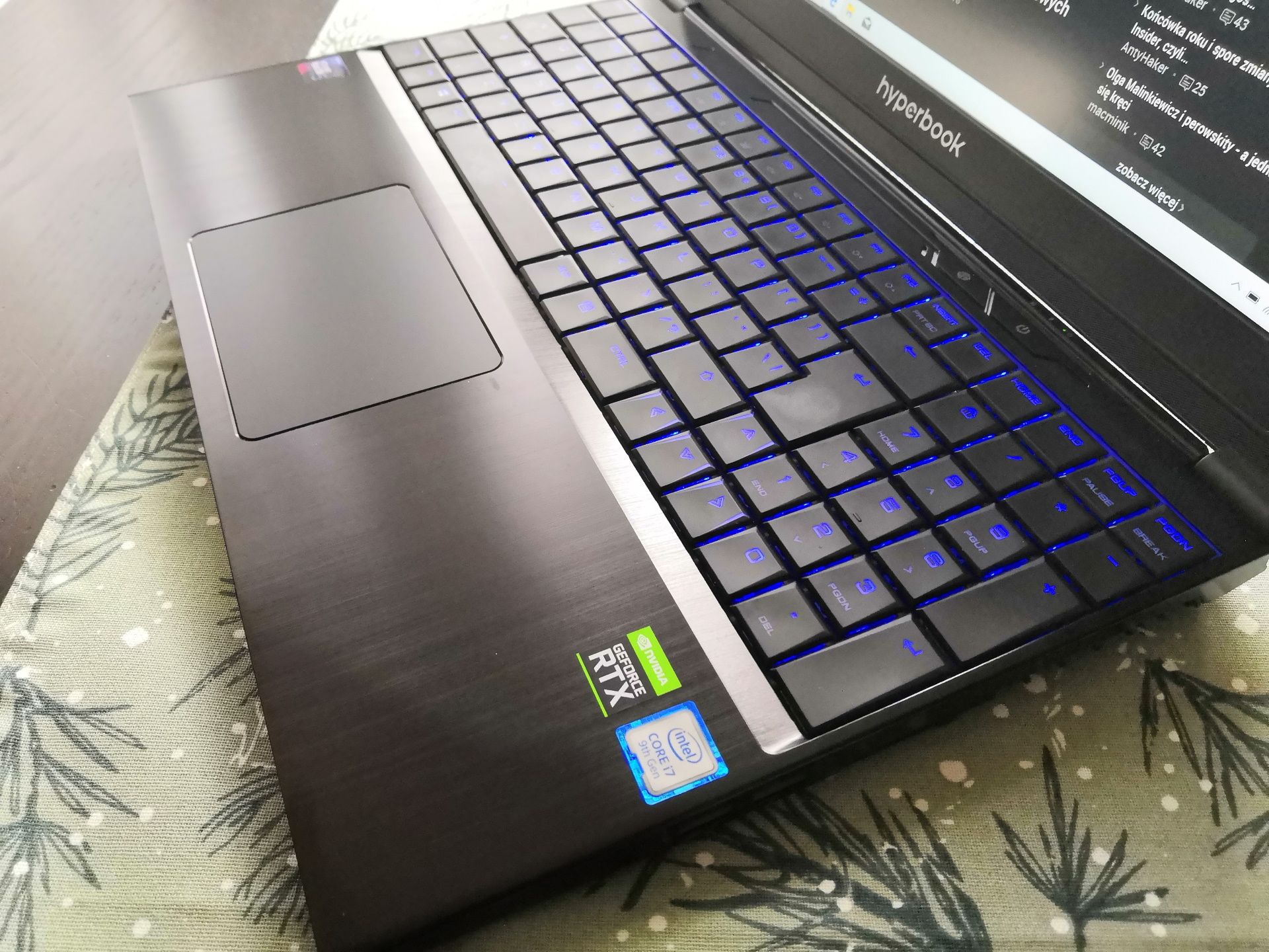 Hyperbook Pulsar Z15S: szybki aż pali się do roboty, momentami zbyt dosłownie (test) 10
