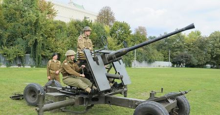 Lublin. Obchody 80. rocznicy Bitwy pod Monte Cassino. W programie m.in. artyleryjski salut, festyn, występy zespołów