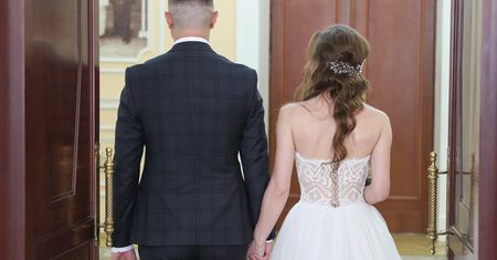 Chcą wziąć ślub w tajemnicy przed rodzeństwem. Powodem są pieniądze