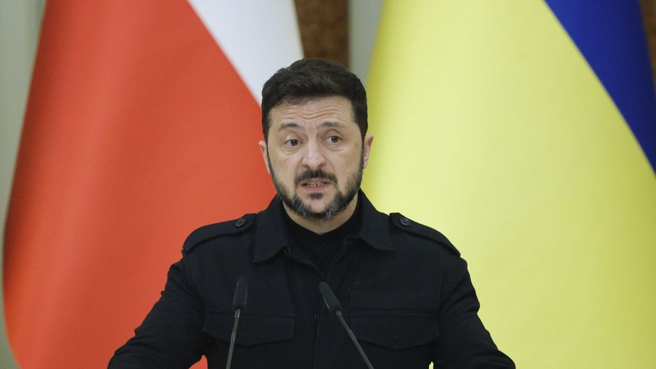 Polish President Andrzej Duda visits Kyiv
epa12202692 Ukrainian President Volodymyr Zelensky attends a joint press conference with Polish President Andrzej Duda (not pictured) following their meeting in Kyiv, Ukraine, 28 June 2025. Andrzej Duda arrived in Kyiv to meet with top Ukrainian officials amid the ongoing Russian invasion.  EPA/SERGEY DOLZHENKO 
Dostawca: PAP/EPA.
SERGEY DOLZHENKO
person, gesture