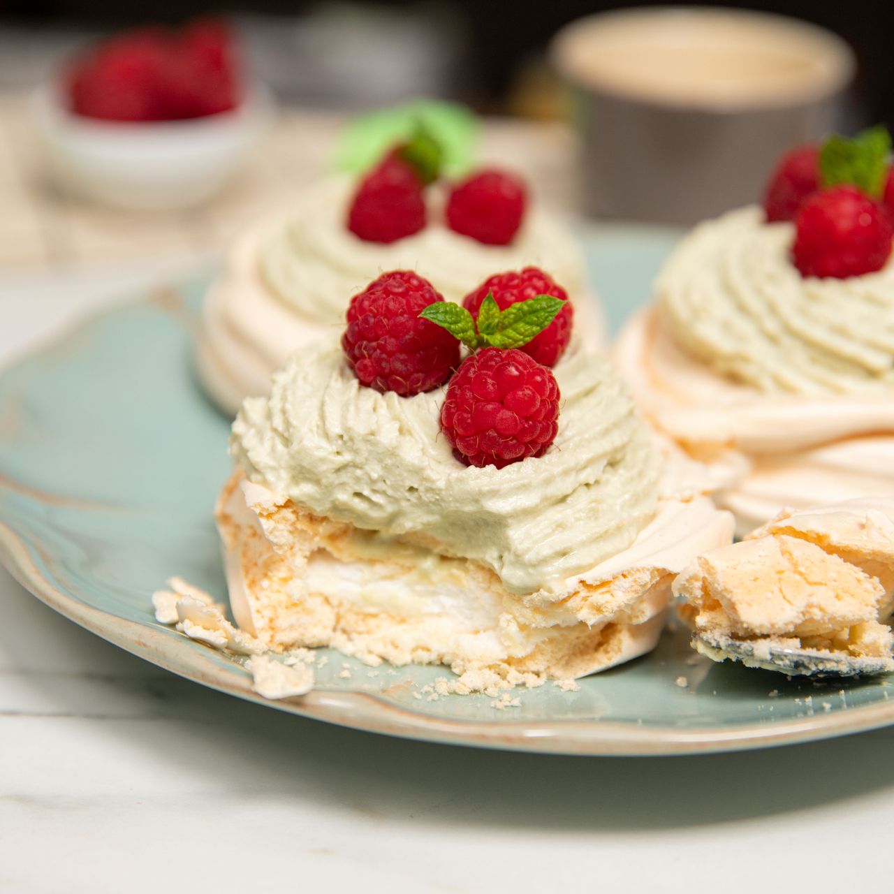 Meringue with matcha cream