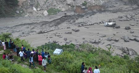 Katastrofalne powodzie w Nepalu. 18 osób zaginionych