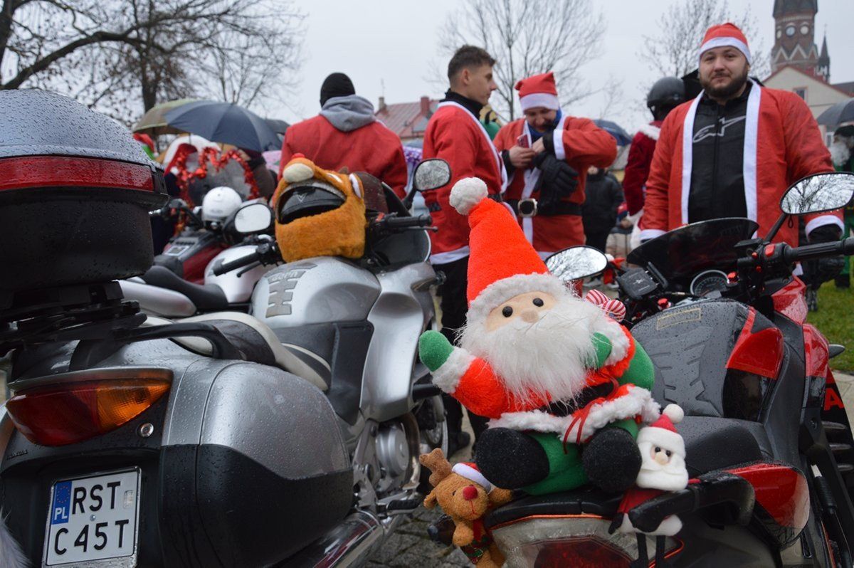 Moto Mikołaje na rozwadowskim rynku