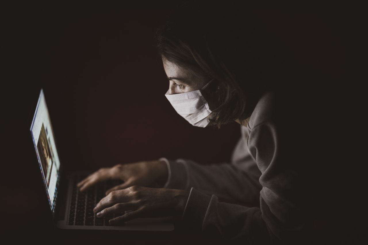 Hakerzy atakują instytucje badające koronawirusa, fot. Pixabay