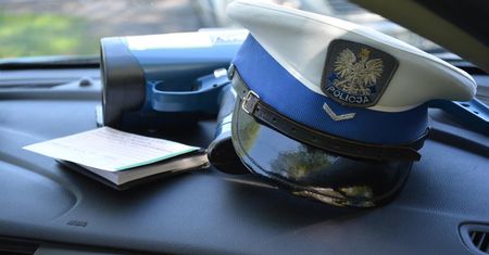 8000 zł mandatu zamiast utraty prawa jazdy. Tłumaczymy, dlaczego tylko tyle