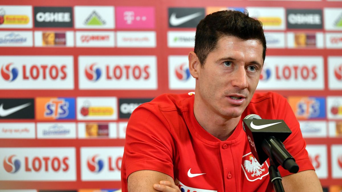 Robert Lewandowski
Piotr Nowak
2022 FIFA World Cup qualification , bia�o-czerwoni, briefing prasowy, dru�yna narodowa, eliminacje, futbol, grupa I, kadra, kapitan, konferencja prasowa, BINARY<(12) bytes>, napastnik, pi�ka no�na, pi�karze, reprezentacja, spotkanie z mediami, zgrupowanie