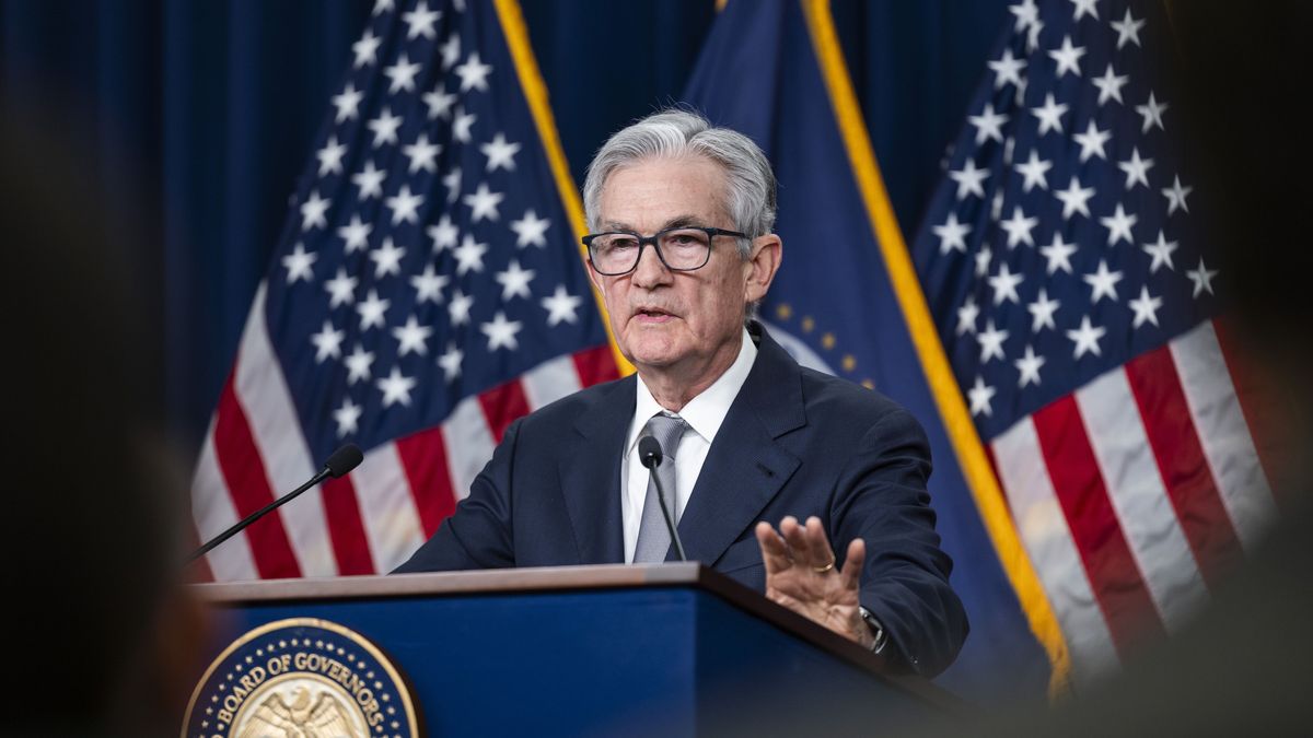 US Federal Reserve Board Chairman Jerome Powell delivers remarks after the Fed refrained from raising interest rates following its two-day conference at the Federal Reserve in Washington, DC, USA, 01 November 2023. It is the second consecutive time the Fed has left interest rates unchanged as it tries to tamp down high inflation. EPA/JIM LO SCALZO Dostawca: PAP/EPA.