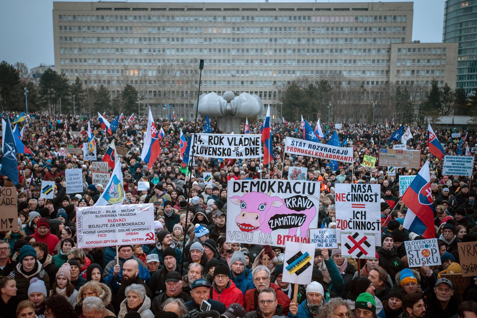 Gigantyczne protesty u sąsiada Polski. Tłum skandował: "zdrada"