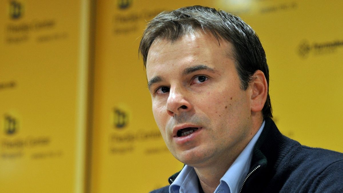 Aleksandar Stanojević w czasie konferencji prasowej