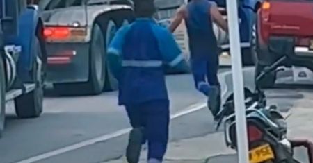 Wypadek ciężarówki z piwem w Kolumbii. Nagrano reakcję kierowców