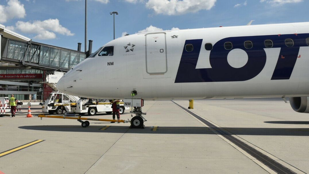 samolot lotnisko PLL LOT linie lotnicze