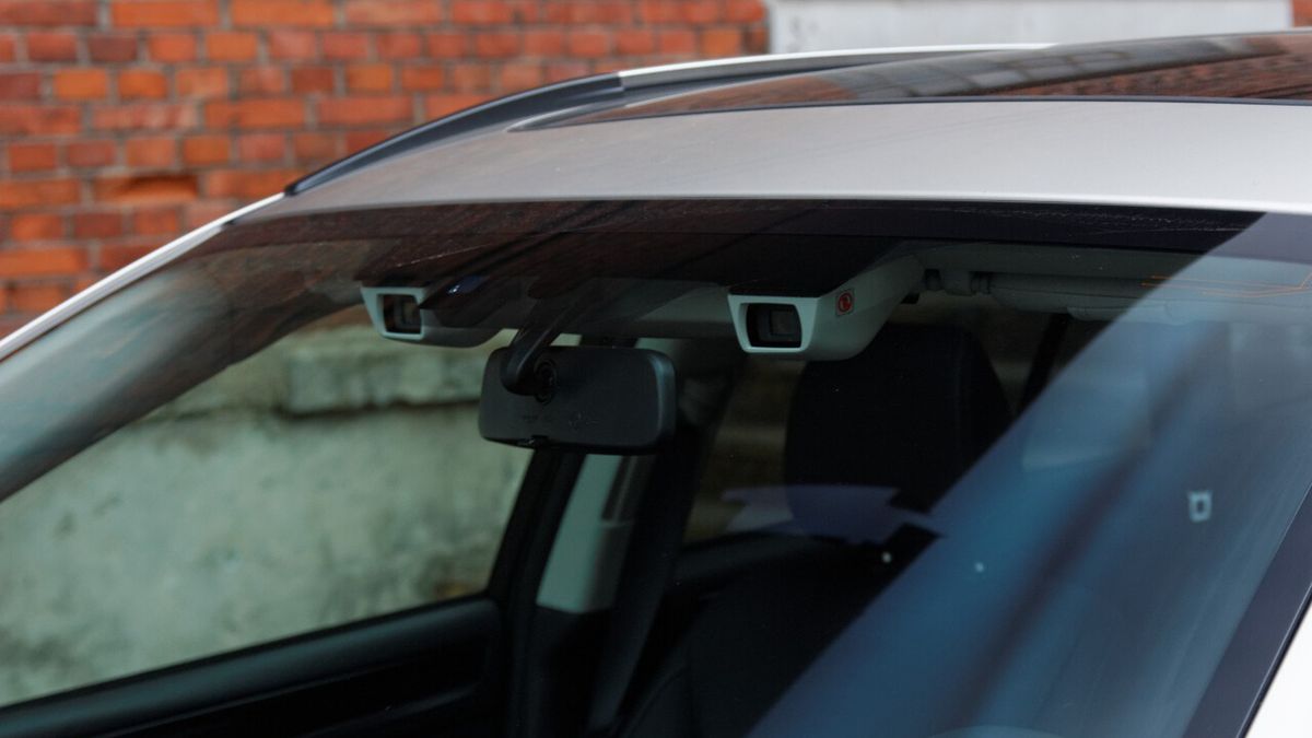 Subaru ufa kamerom. Wielu producentów stawia jednak na czujniki i lidary.