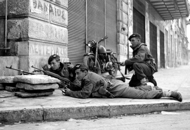 Brytyjscy spadochroniarze w Atenach walczący z ELAS, 6 grudnia 1944 r. 