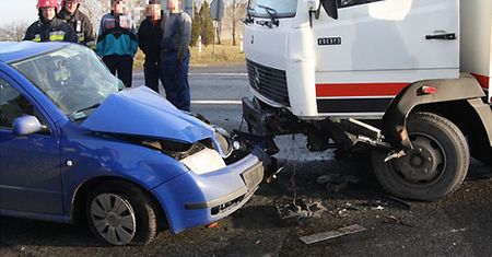 Zderzenie ciężarówki z osobówkami
