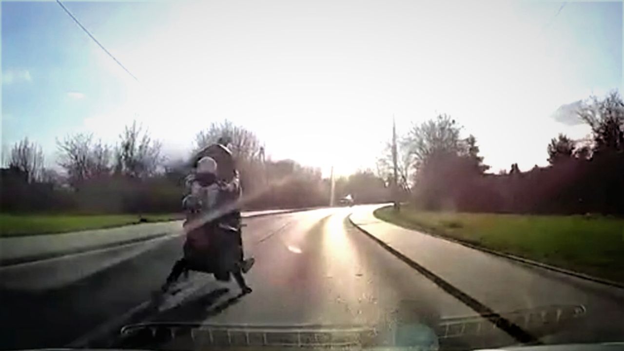 Motocyklista się doigrał. Mocne nagranie z Bydgoszczy