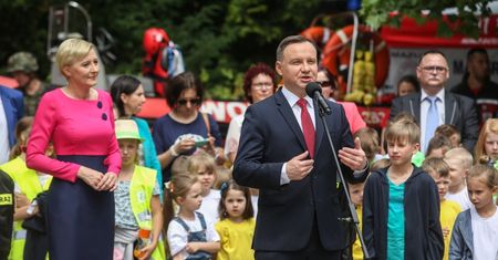 Andrzej Duda z żoną promują "bezpieczne wakacje" (ZDJĘCIA)