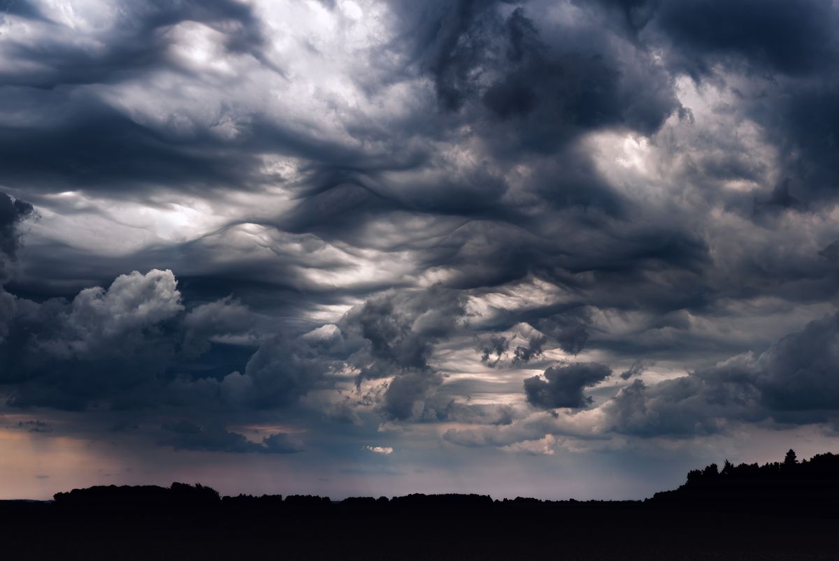 Chmury asperitas (zdjęcie ilustracyjne) 