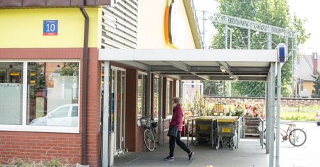 Wypadek w Biedronce. Taśma przy kasie wciągnęła rękę kasjerki