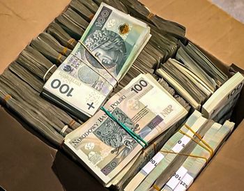 Otrzymywała fałszywe wykresy. 54-latka straciła 500 tys. zł