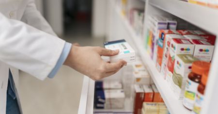 Lek na receptę nie zawsze jest najlepszym wyborem. Naukowcy wskazują zaskakujący powód