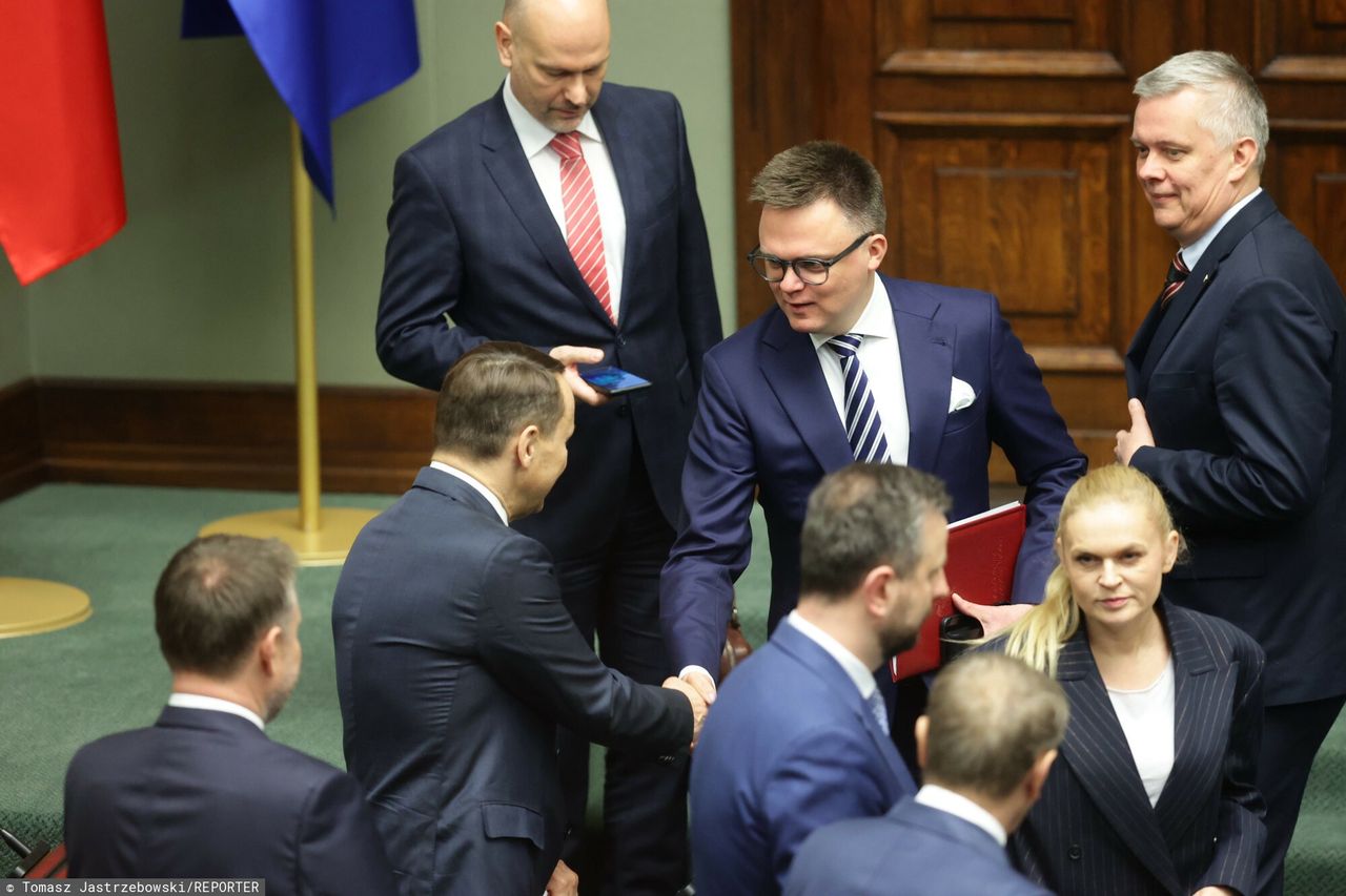 Rekonstrukcja rządu opóźniona. Nowy termin na prośbę Hołowni