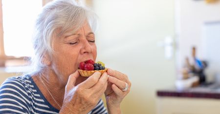 Zalecenia podczas upału dla seniorów. To powinni jeść w gorące dni