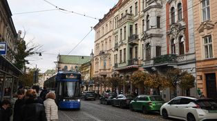 Kierowcy w centrum Krakowa parkują jak chcą. Strażnicy i kontrolerzy nie mają litości