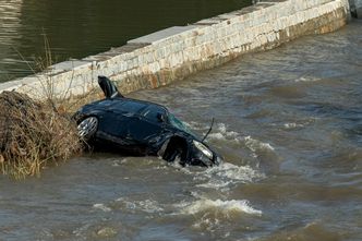 Fala popowodziowych aut zaleje rynek. "Problemy mogą pojawić się nieco później"