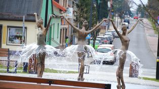 Poddębice: Efektowne wodne "sukienki" wróciły po zimowej przerwie