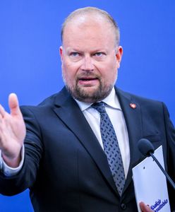 Poseł KO oblany żrącą substancją. Trafił do szpitala