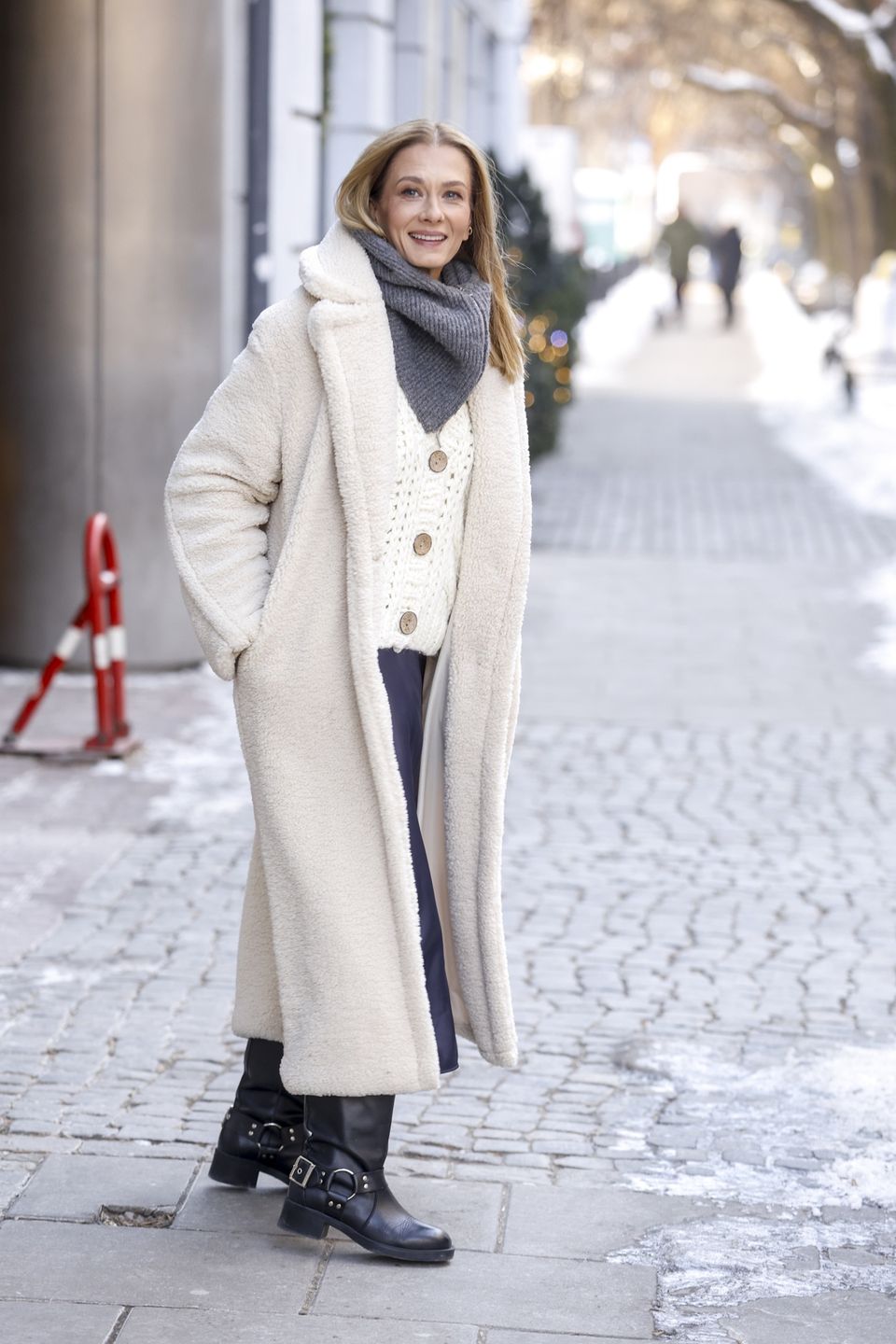 Anita Sokołowska w jasnych włosach