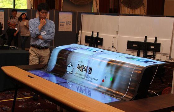 LG: 77-calowy, przezroczysty i elastyczny wyświetlacz OLED