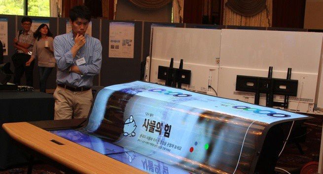 LG: 77-calowy, przezroczysty i elastyczny wyświetlacz OLED
