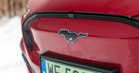 Więcej hybryd, mniej elektryków. Ford ogłasza plan na 2030