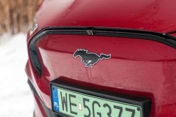 Więcej hybryd, mniej elektryków. Ford ogłasza plan na 2030