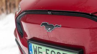 Więcej hybryd, mniej elektryków. Ford ogłasza plan na 2030