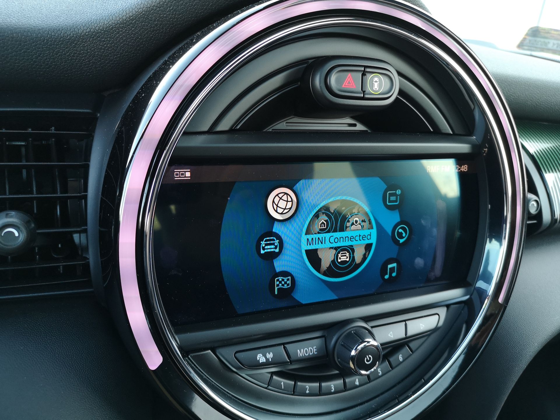 MINI Cooper S: aplikacja MINI Connected, obsługa systemu oraz audio Harman Kardon 3