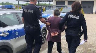 Patologiczna córka próbowała dokonać rozboju na własnej matce. Chciała siłą odebrać jej pieniądze