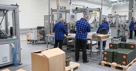 Już ponad pół miliona takich pracowników w Polsce. "Presja ekonomiczna"