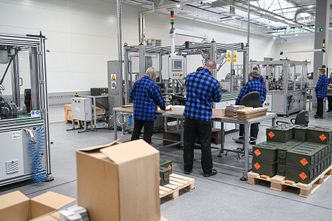 Już ponad pół miliona takich pracowników w Polsce. "Presja ekonomiczna"