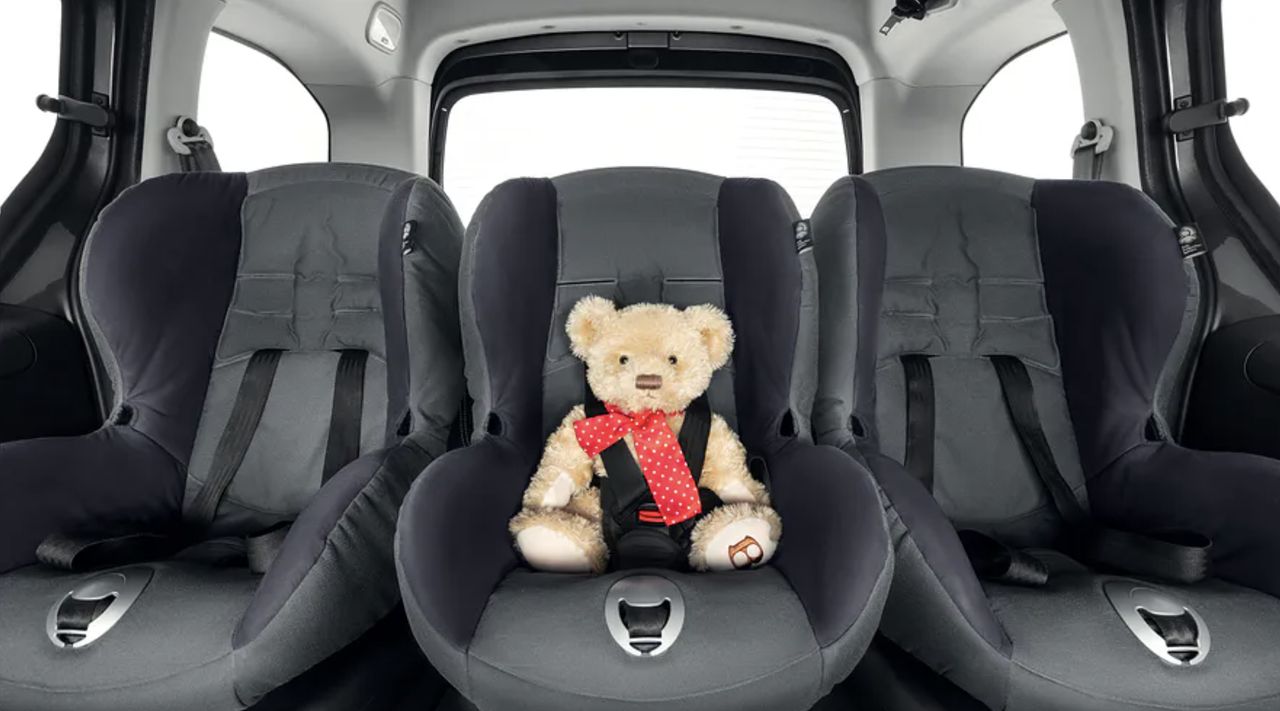 Peugeot 308 sw 2024 3 child seats