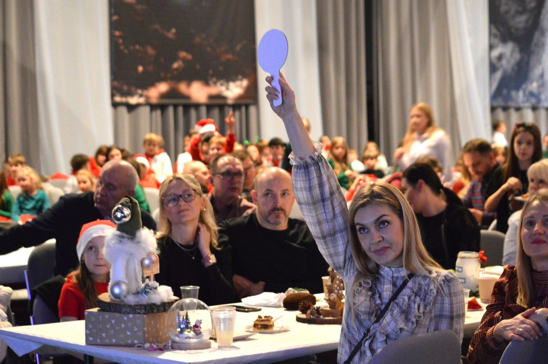 Świąteczny kiermasz charytatywny niepublicznej Szkoły Podstawowej i Akademii Przedszkolaka &#34;Jabłuszko&#34; w Bełchatowie&#34;