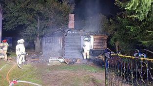 Ulatowo-Pogorzel: Pożar drewnianego domu. Znaleziono ciało 92-latka