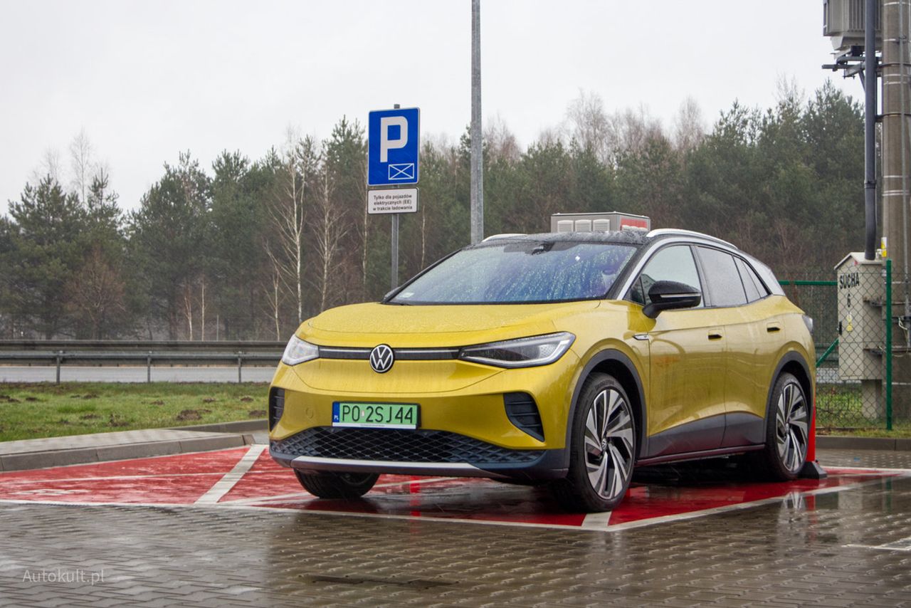 Auto elektryczne może generować niewielki, acz stały dochód