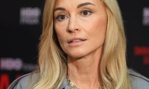 Po seansie do mikrofonu podeszła kobieta. "Jestem z Gruzji... pomożesz mi?"